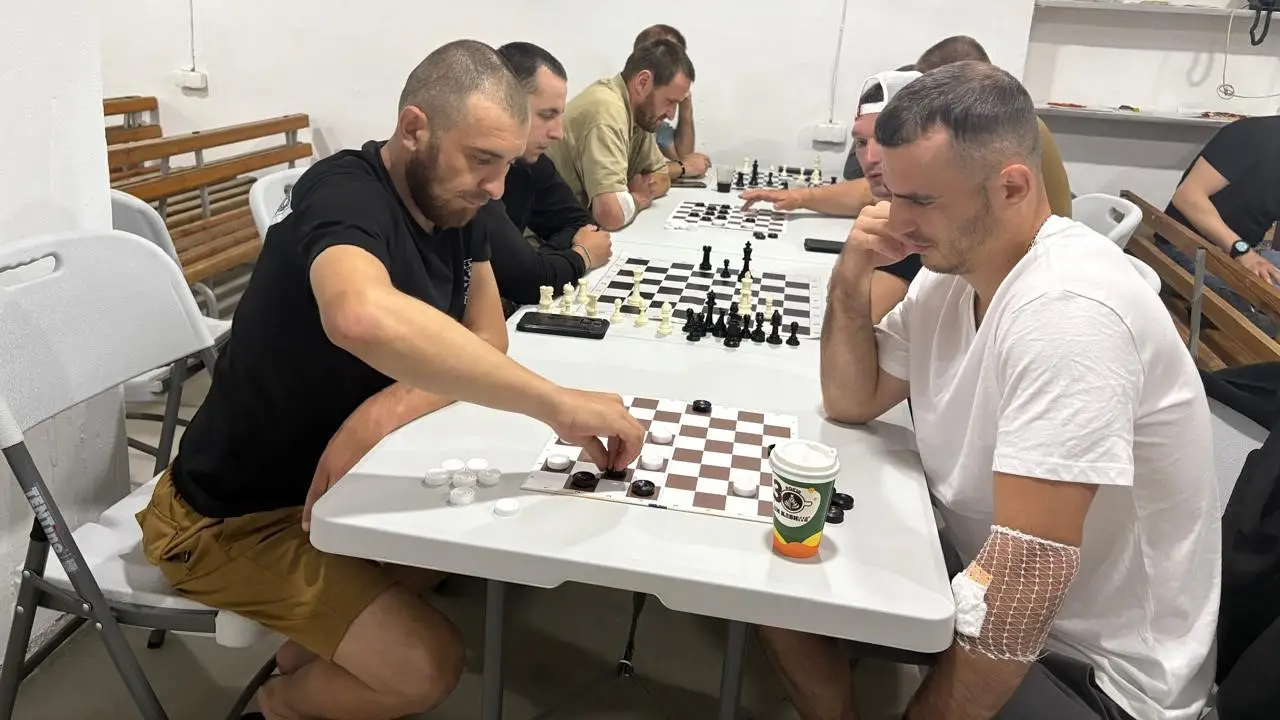 Зображення для новини Організований захід з гри в шахи та шашки