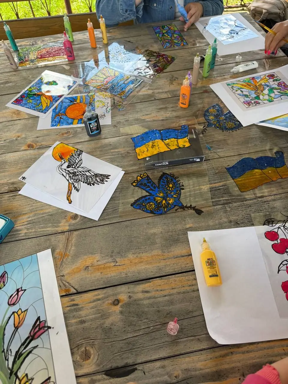 Зображення для новини Арт-терапевтичне заняття "Вітражний розпис"