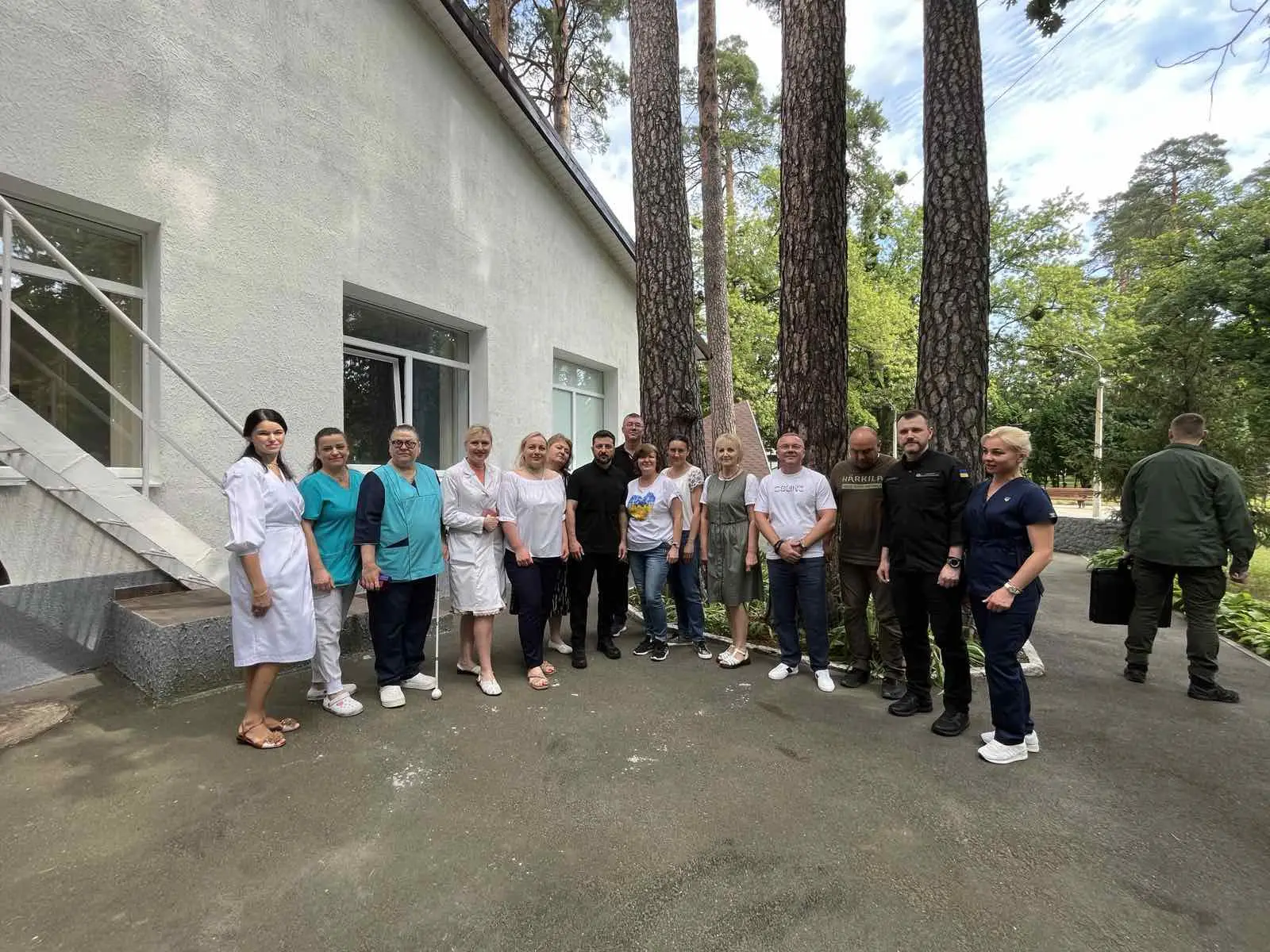 Зображення для новини Президент Володимир Зеленський відвідав МРЦ «Пуща‑Водиця» МВС України