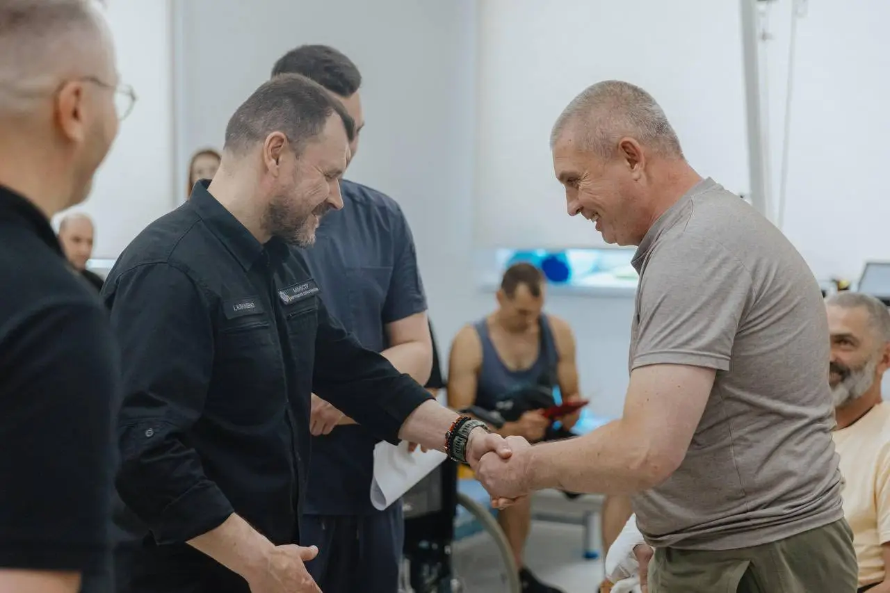 Зображення для новини Міністр внутрішніх справ Ігор Клименко відвідав центр RECOVERY, що працює на базі відомчого Головного медичного клінічного центру