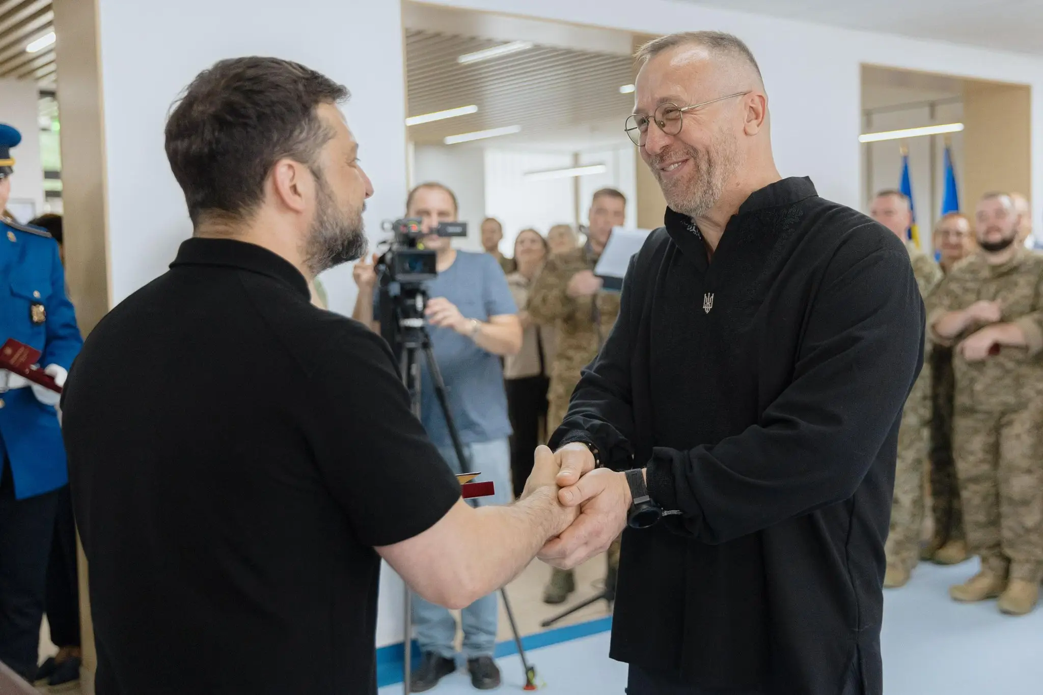 Зображення для новини Володимир Зеленський відзначив державними нагородами медиків системи МВС