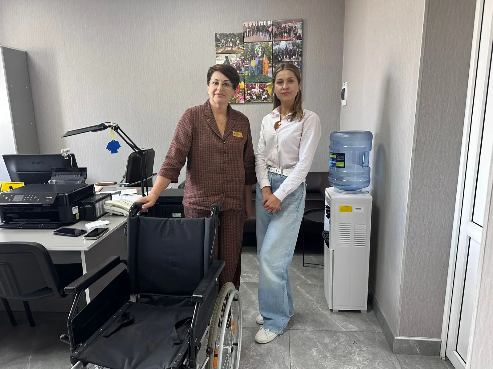 Зображення для новини Благодійний фонд «Карітас м. Чернігів» передав крісло колісне для військовослужбовців