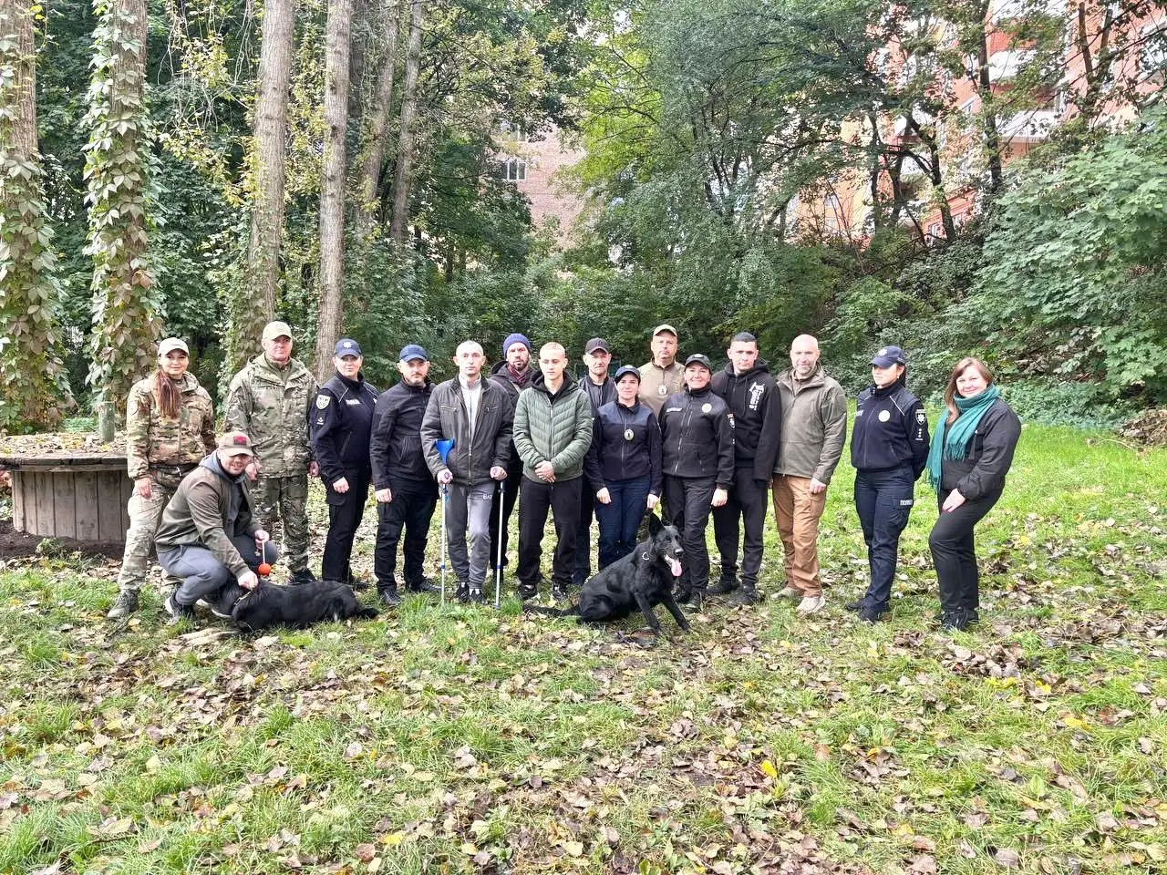 Зображення для новини Проведення часу поранених військовослужбовців та поліцейських із службовими собаками кінологічного центру