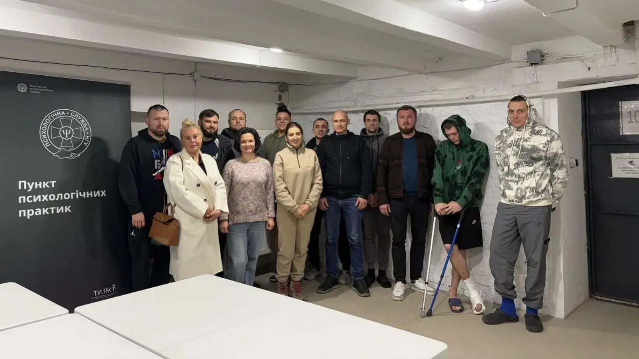 Зображення для новини Арт - терапія з психологами в/ч 3005