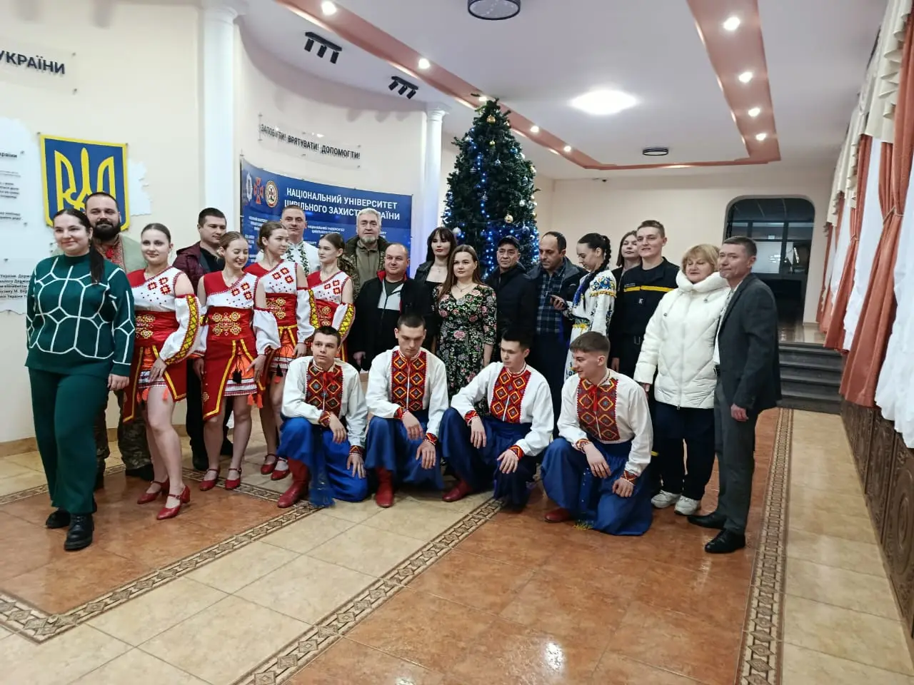 Зображення для новини Тепло сердець для героїв: Творчий звіт курсантів став джерелом натхнення для військових на лікуванні