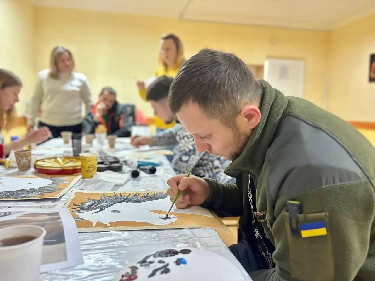 Зображення для новини Творчий майстер-клас з малювання акриловими фарбами для поранених військовослужбовців та поліцейських, які проходять лікування і реабілітацію у ДУ «ТМО МВС України по Тернопільській області»