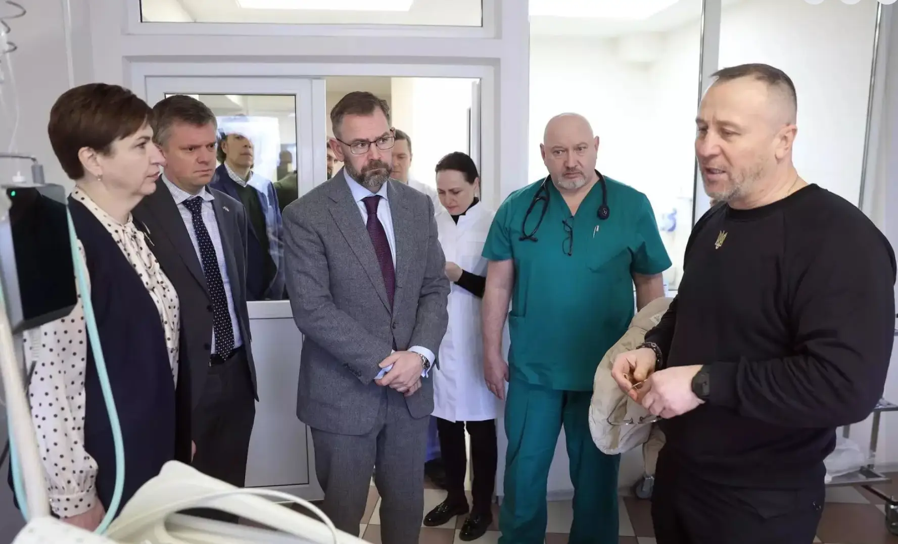 Зображення для новини Надзвичайний та Поважний Посол Королівства Норвегія в Україні Ларс Рагнар Хансен відвідав Державну установу «Головний медичний клінічний центр МВС України».