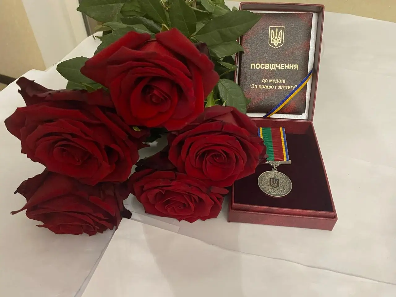 Зображення для новини Президент України відзначив співробітницю державною нагородою