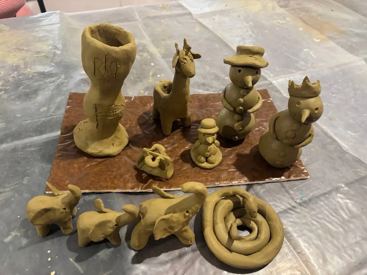 Зображення для новини У Державній установі «Територіальне медичне об’єднання МВС України по Тернопільській області» відбувся майстер-клас із ліпки з глини для поранених військовослужбовців