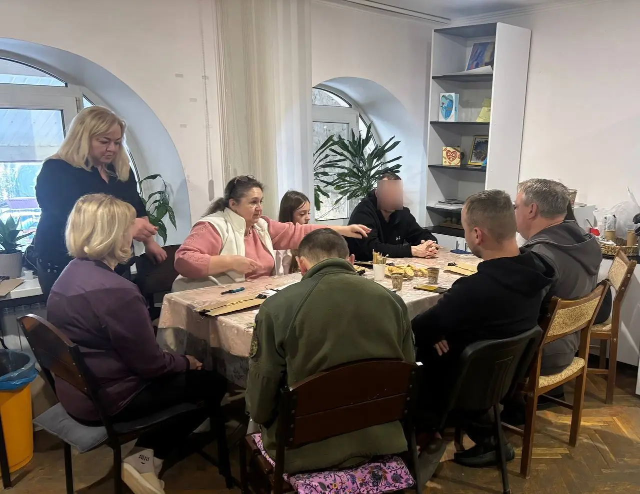 Зображення для новини Творча реабілітація: у ДУ «ТМО МВС України по Тернопільській області» відбувся майстер-клас із виготовлення браслетів