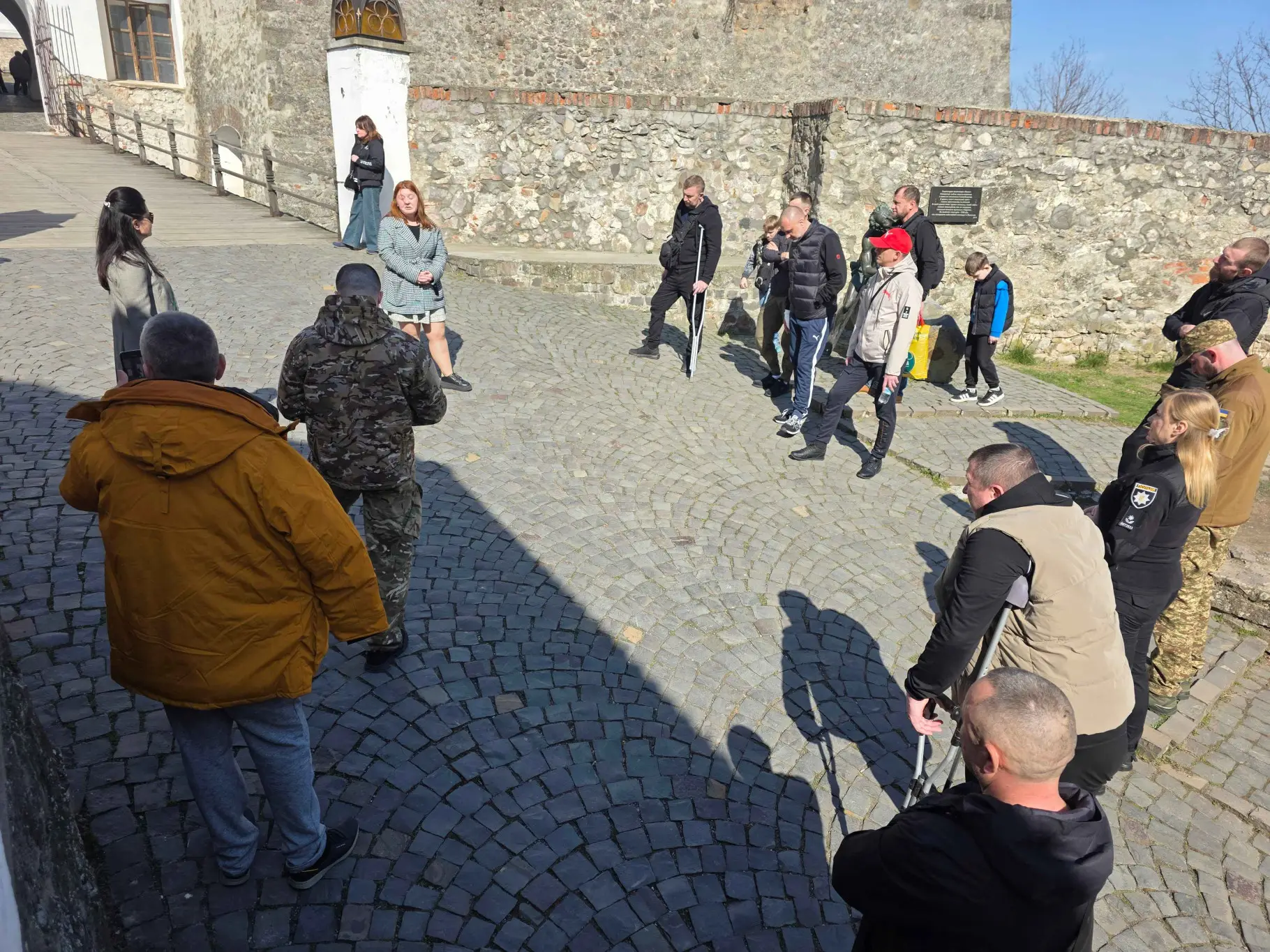 Зображення для новини Екскурсія поранених військовослужбовців до Мукачівського замку «Паланок»
