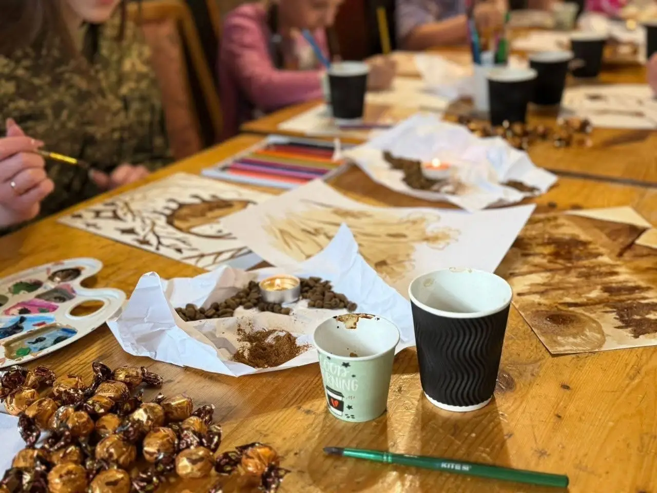 Зображення для новини Арт-терапія з елементами малювання кавою за участі інших фахівців