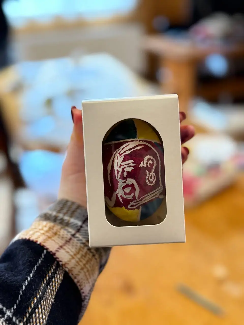 Зображення для новини Арт-терапія, що відновлює: писанкарство для наших захисників