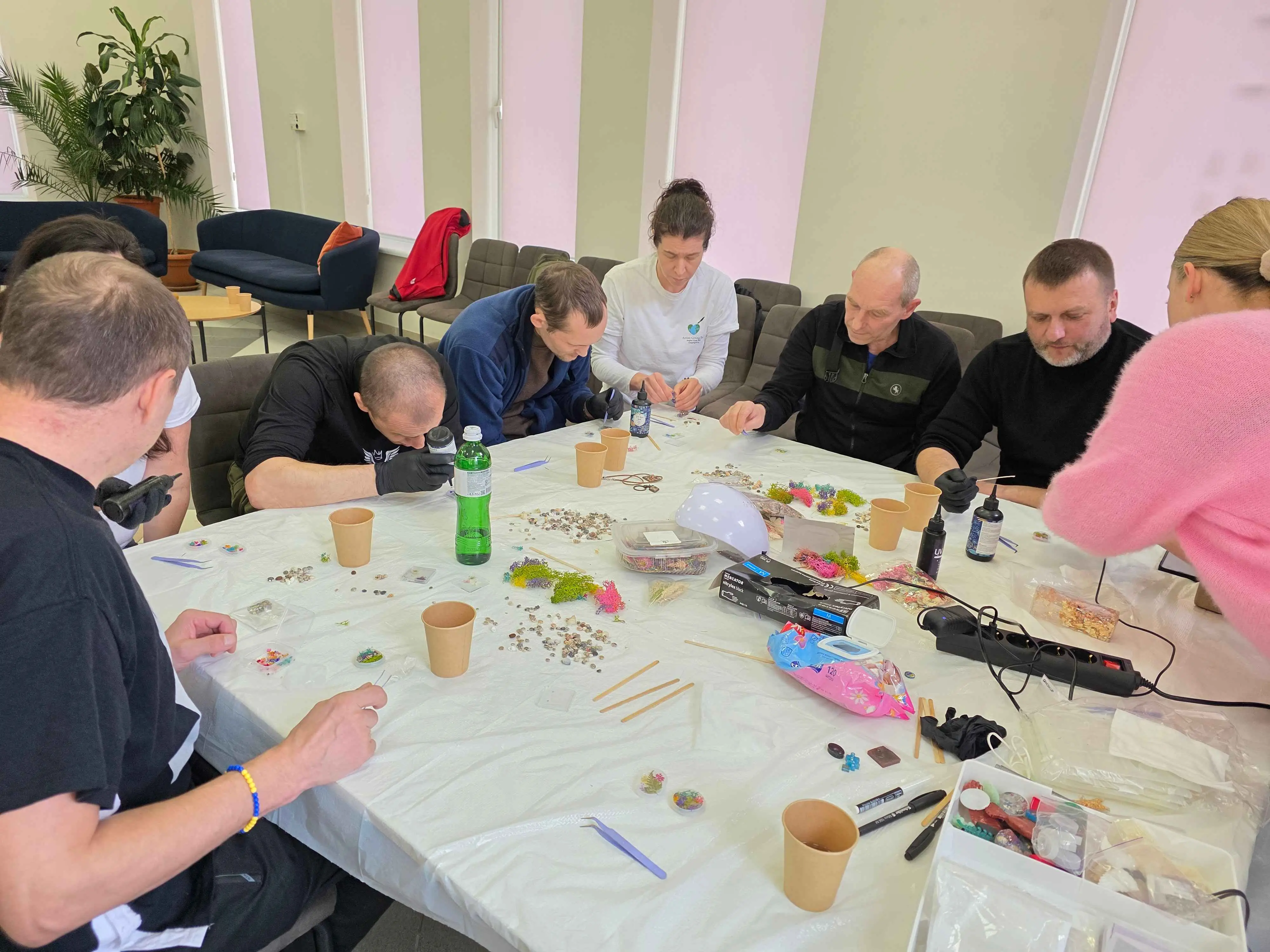 Зображення для новини Творчість лікує: військовослужбовці створюють красу власними руками