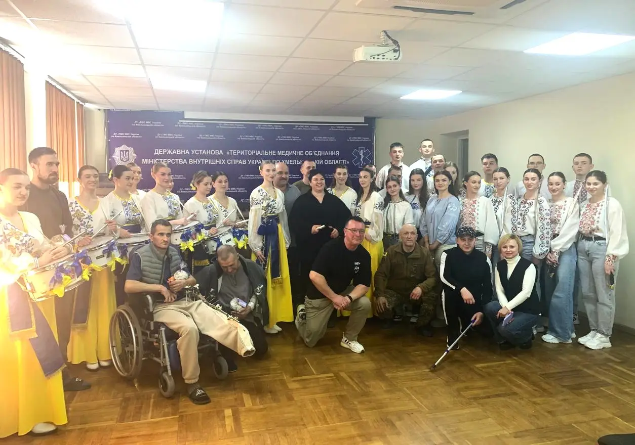 Зображення для новини До поранених, які проходять лікування та реабілітацію в ДУ «ТМО МВС України по Хмельницькій області», завітали курсанти Харківського національного університету внутрішніх справ.