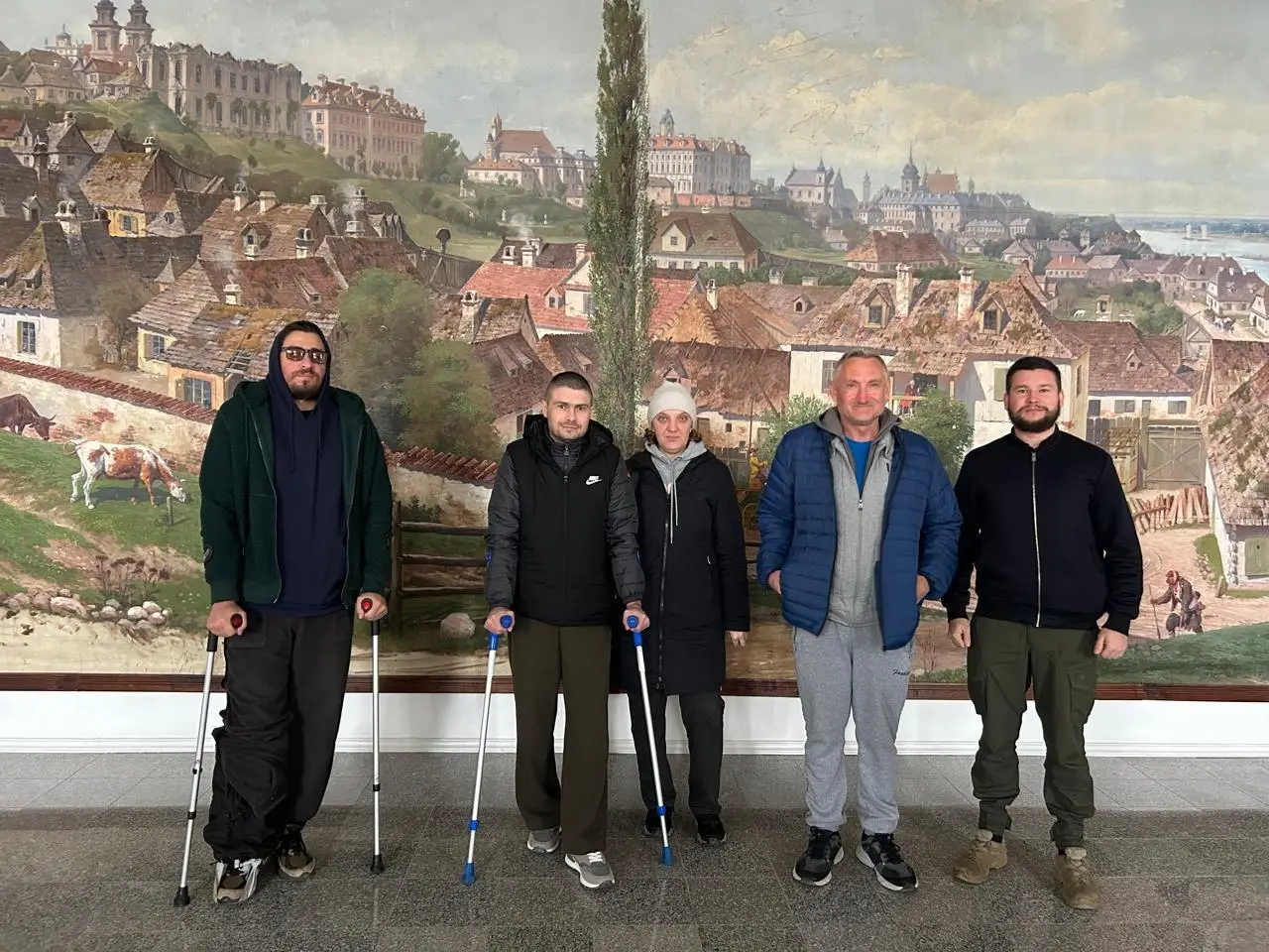 Зображення для новини Відновлення через культуру: поранені військовослужбовці відвідали палац у Вишнівці