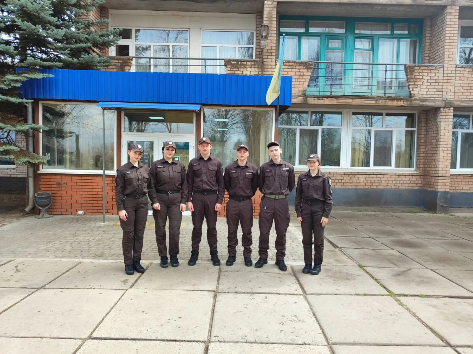 Зображення для новини Дитяча щирість для незламних героїв: візит ліцеїстів до лікарні МВС