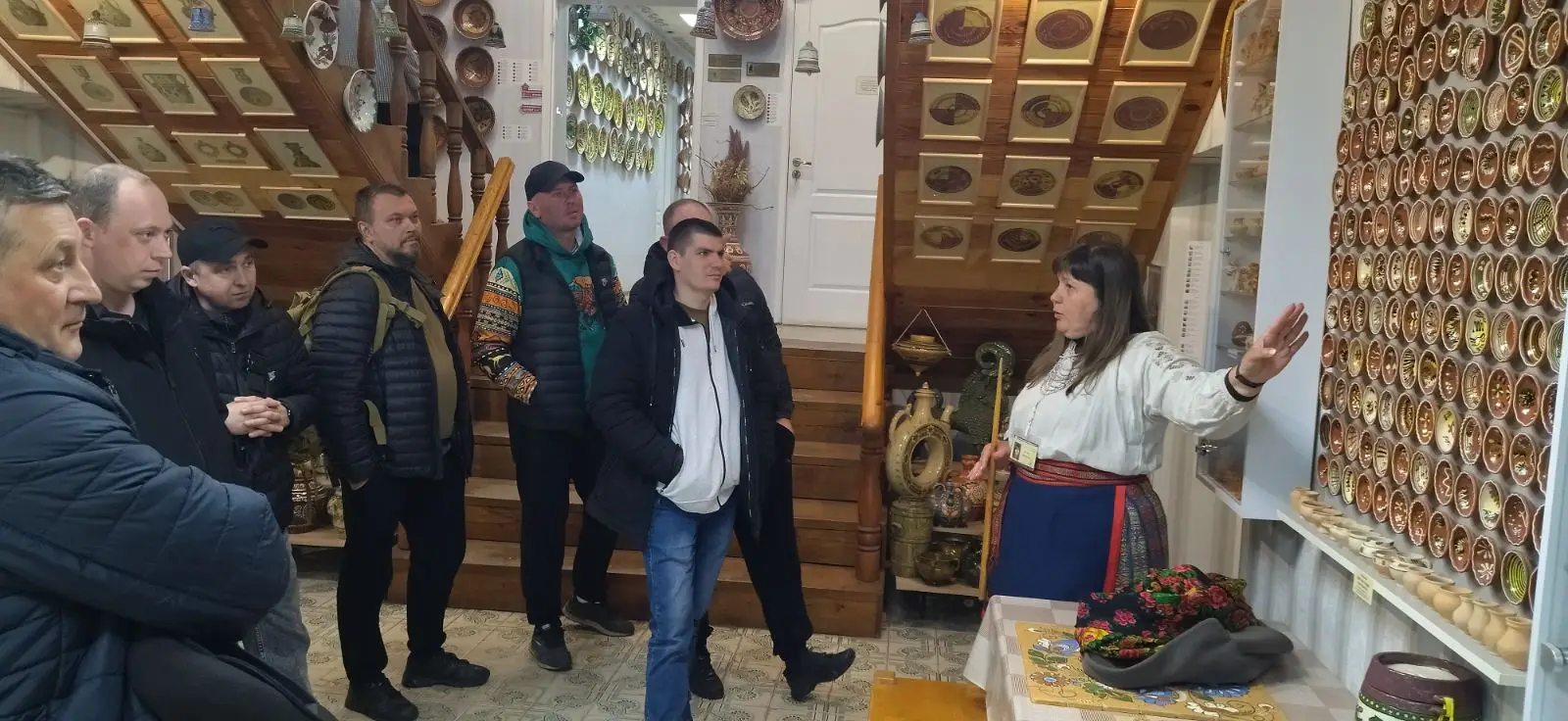 Зображення для новини Емоційне відновлення через мистецтво: візит військових до музею гончарства