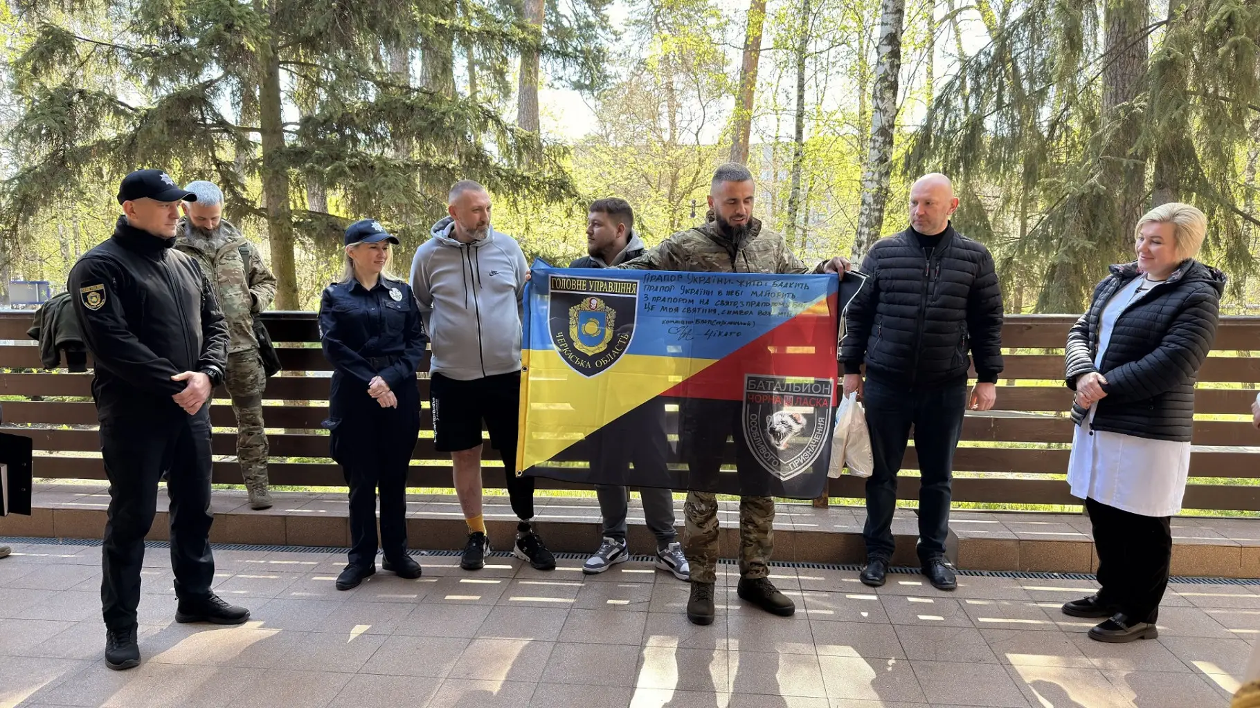 Зображення для новини Очільник поліції Черкащини разом із представникамии ГУНП  відвідали поліцейських, що проходять лікування та реабілітацію