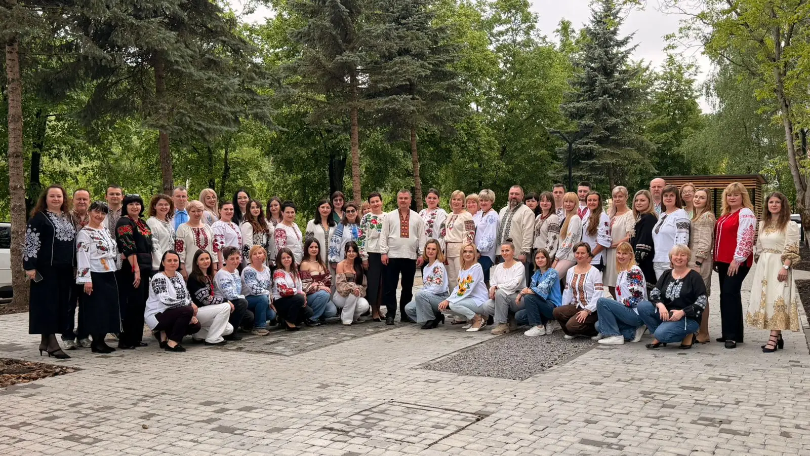 Зображення для новини Сьогодні ми одягаємо не просто вишиванку — ми одягаємо історію, силу та незламність українського народу.