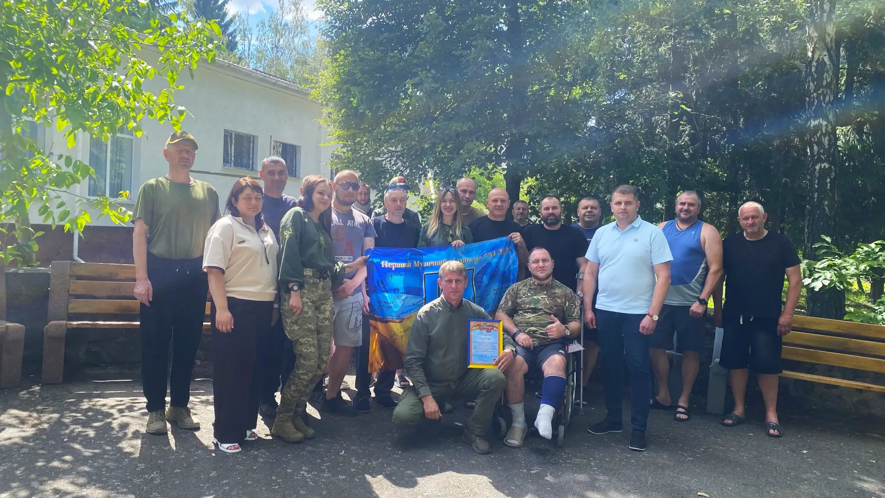 Зображення для новини Музика, що лікує серця: благодійний виступ Альберта Салтикова для захисників
