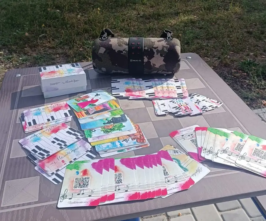 Зображення для новини Психологічне арттерапевтичне заняття на природі з використанням метафоричних карт і сеансу біосугестивної терапії.