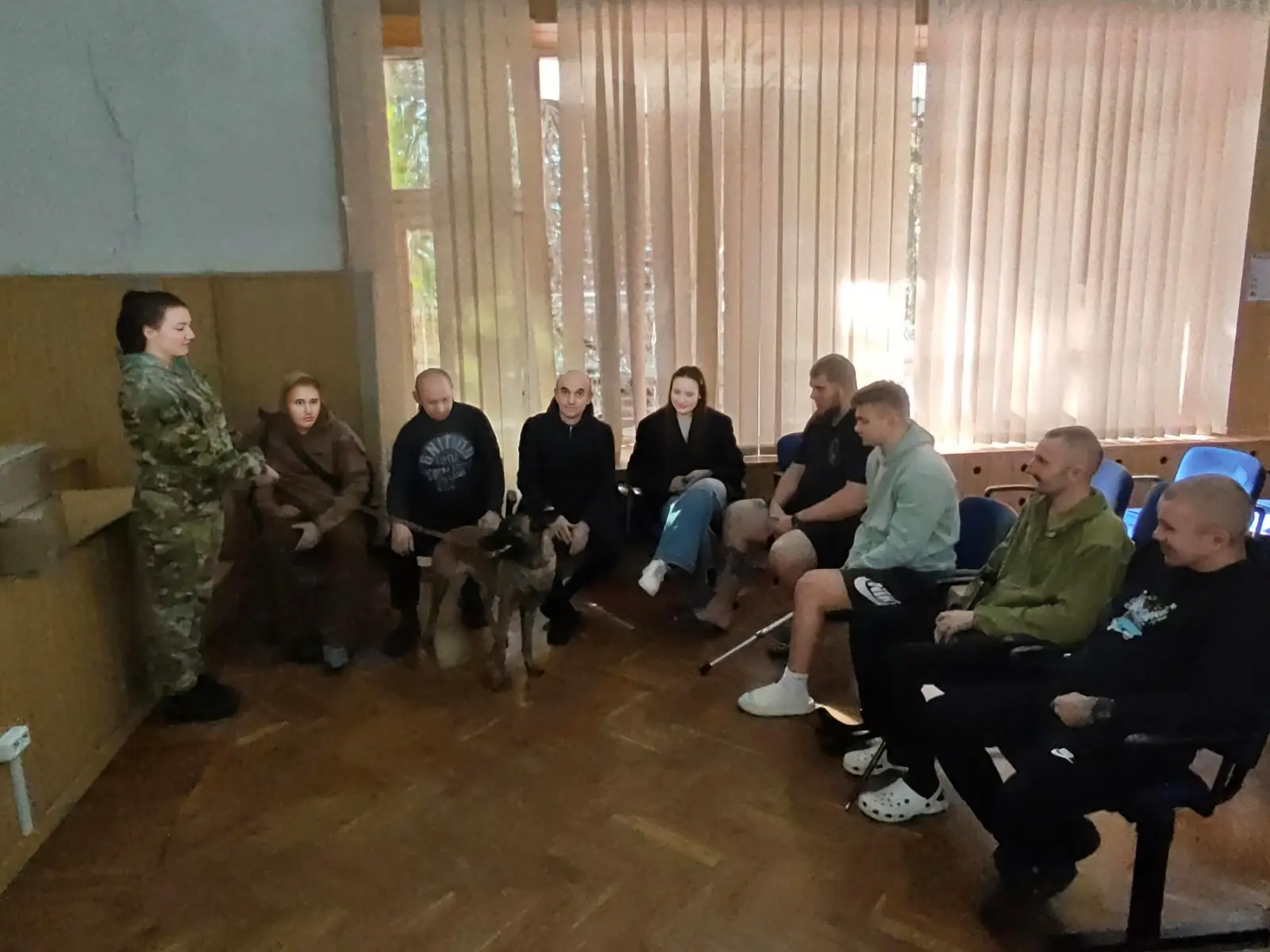 Зображення для новини ДУ "Східне ТМО МВС" провели каністерапію разом із психологом кінологічної служби ГУ НПУ