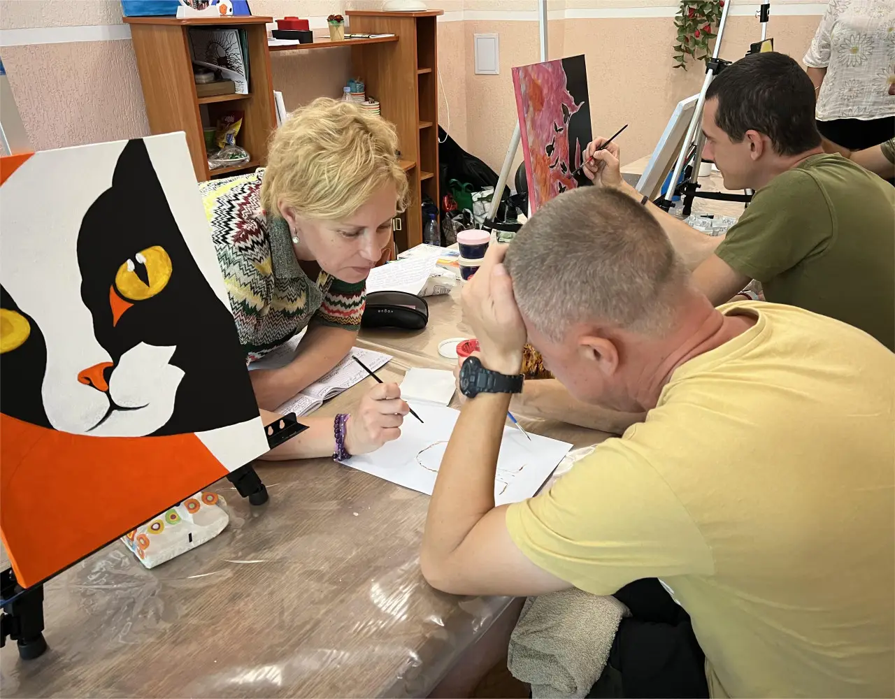 Зображення для новини «Руки можуть розвʼязати такі проблеми, з якими мозок бʼється роками…» – у відділенні відкрито новий напрямок реабілітації – арт-терапія