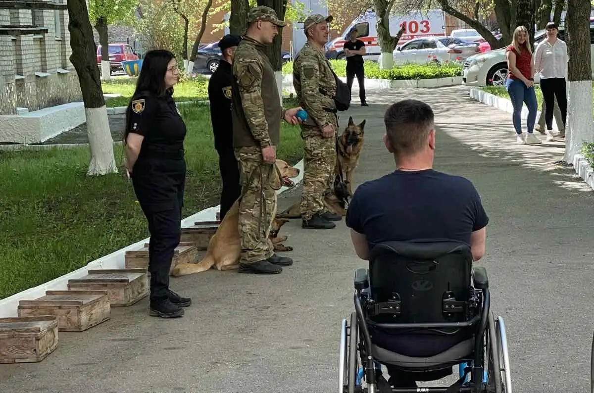 Зображення для новини Психологи медичного центру ПД та ППВ взяли участь у заході з каністерапії для військових