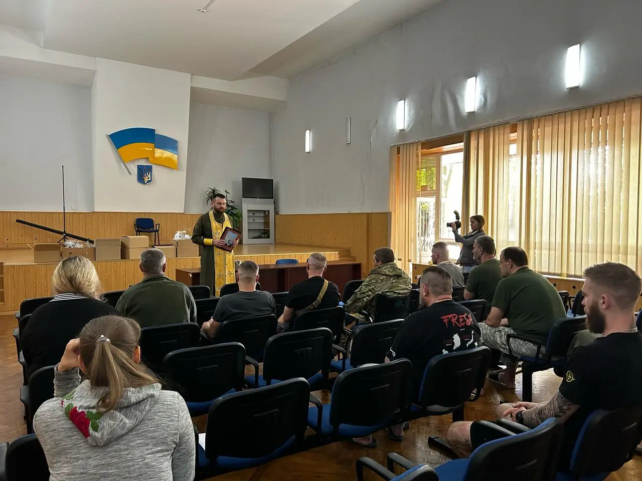 Зображення для новини Привітаннями з Великоднем до хлопців, які проходять лікування у ДУ "Східне ТМО МВС ".