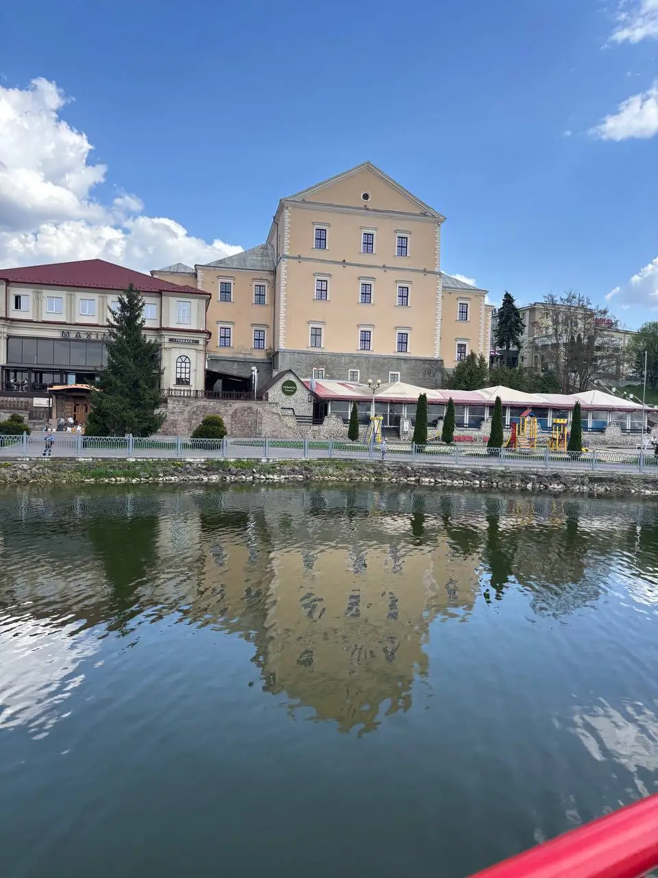 Зображення для новини Прогулянка на катері Тернопільським ставом для поранених військовослужбовців та поліцейських