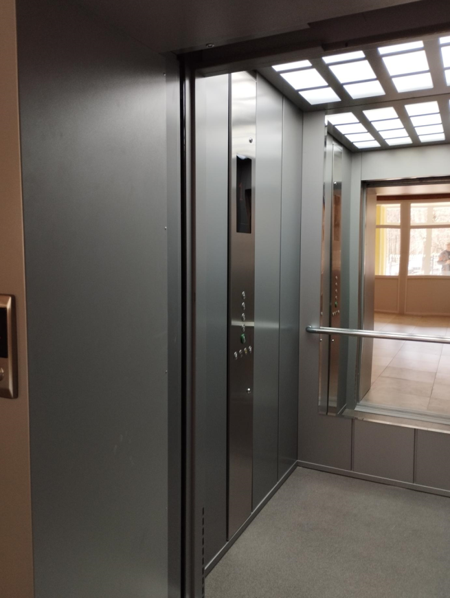 Встановлена додаткова адаптована ліфтова кабіна для перевезення маломобільних пацієнтів у відділенні відновного лікуваня та реабілітації